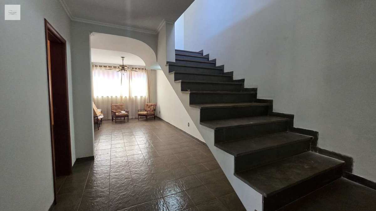 Casa à venda em Ribeirão Preto, Vila Tibério, com 3 quartos, 191m²