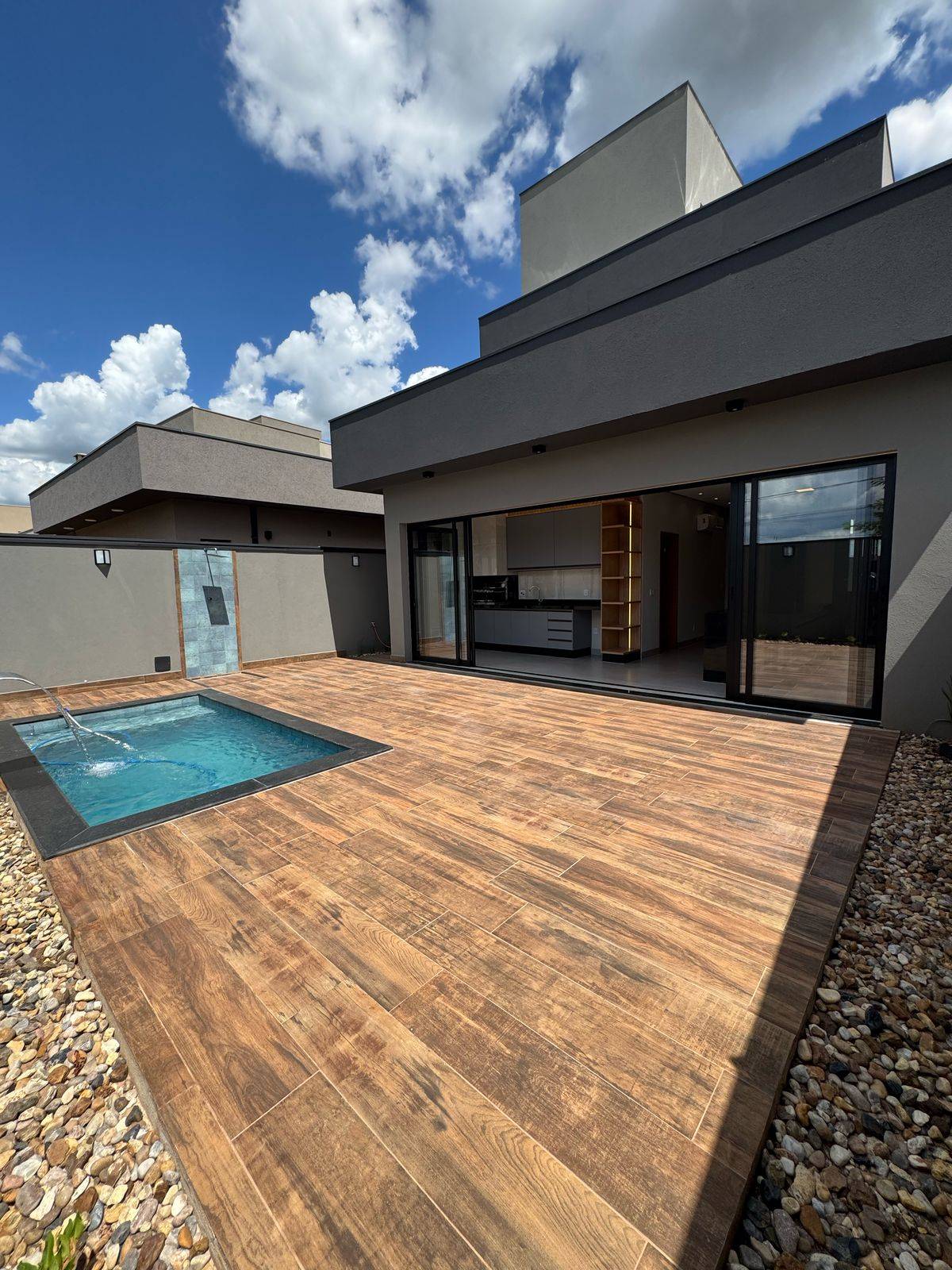 Casa de condomínio à venda, com 4 suítes, 193m² - Glaucia Afonso Imóveis